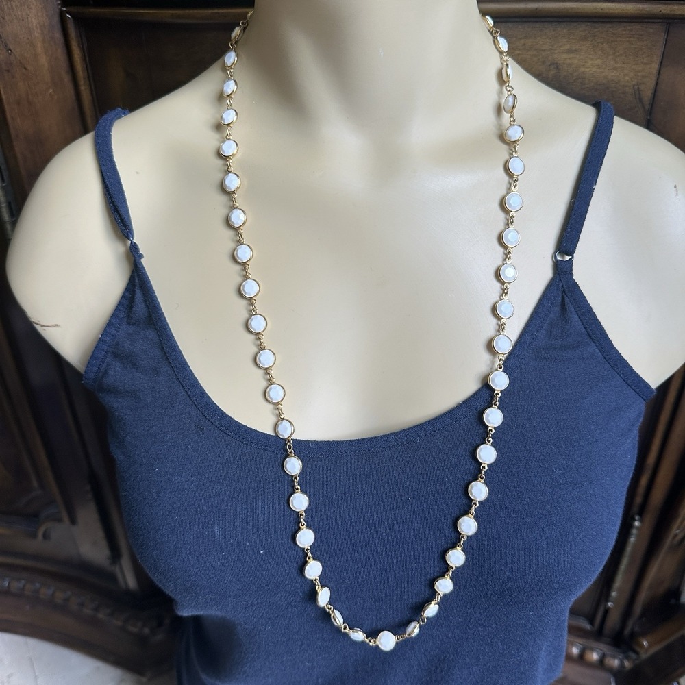 VTG Les Bernard Necklace‎ 30 Inch White Glass Beads Faceted Gold Plated Barrel